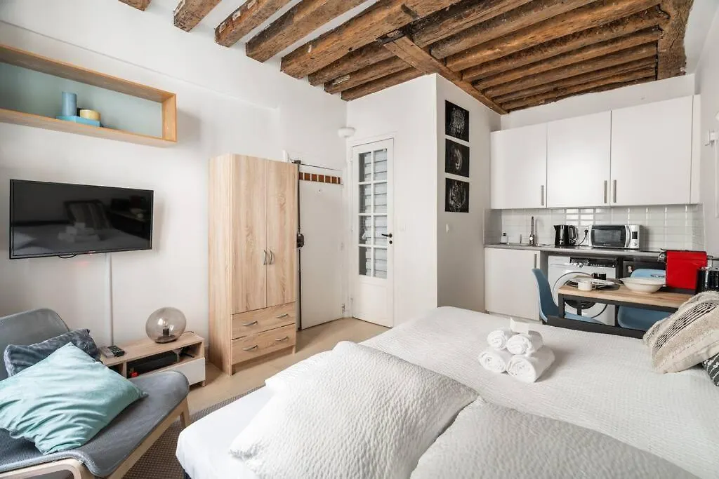 Studio En Plein Coeur Du Marais Париж