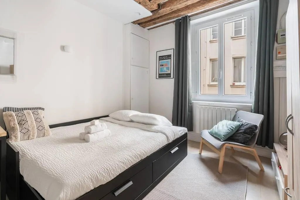 Apartment Studio En Plein Coeur Du Marais Paris